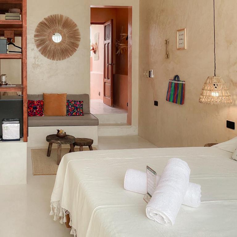 Kuka y Milpa - Habitación con cama extragrande y vistas a la piscina - 7