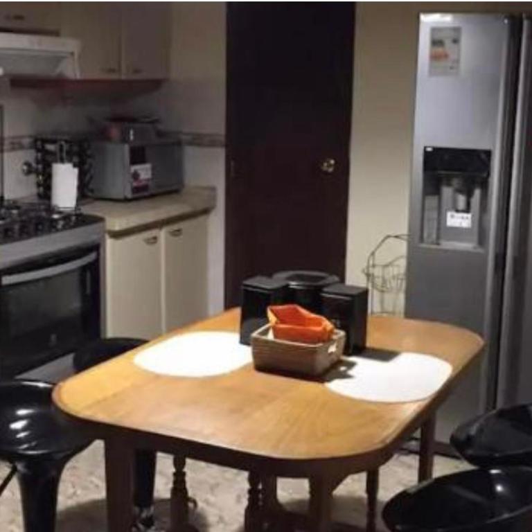 Amplio depto,parqueo,zona exclusiva - Three-Bedroom Apartment - 7