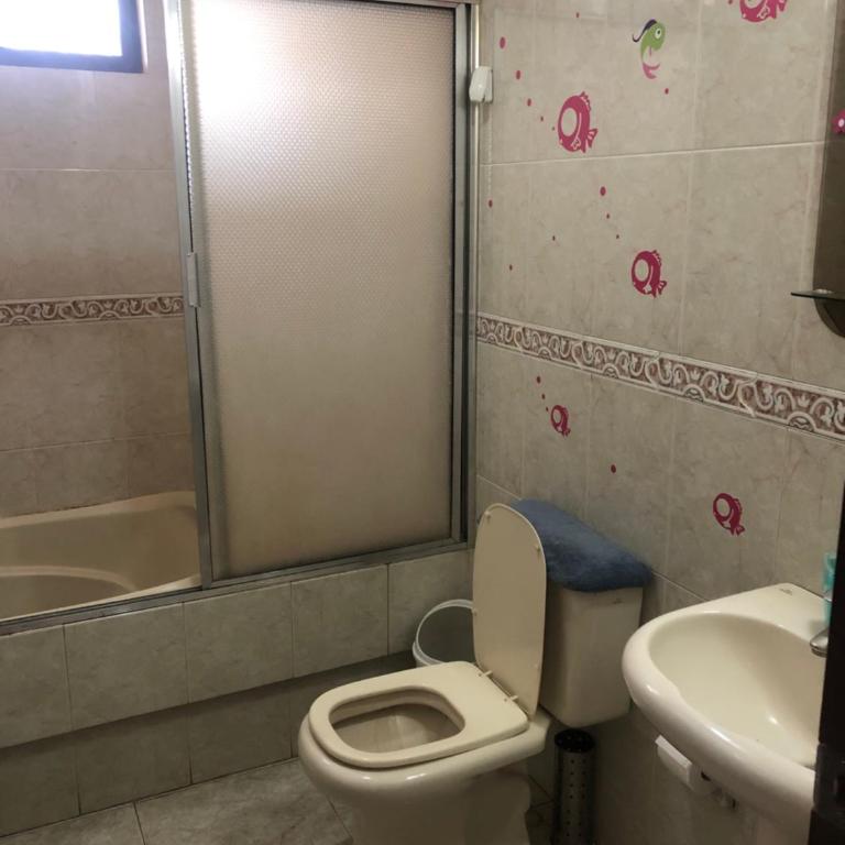 Amplio depto,parqueo,zona exclusiva - Three-Bedroom Apartment - 9