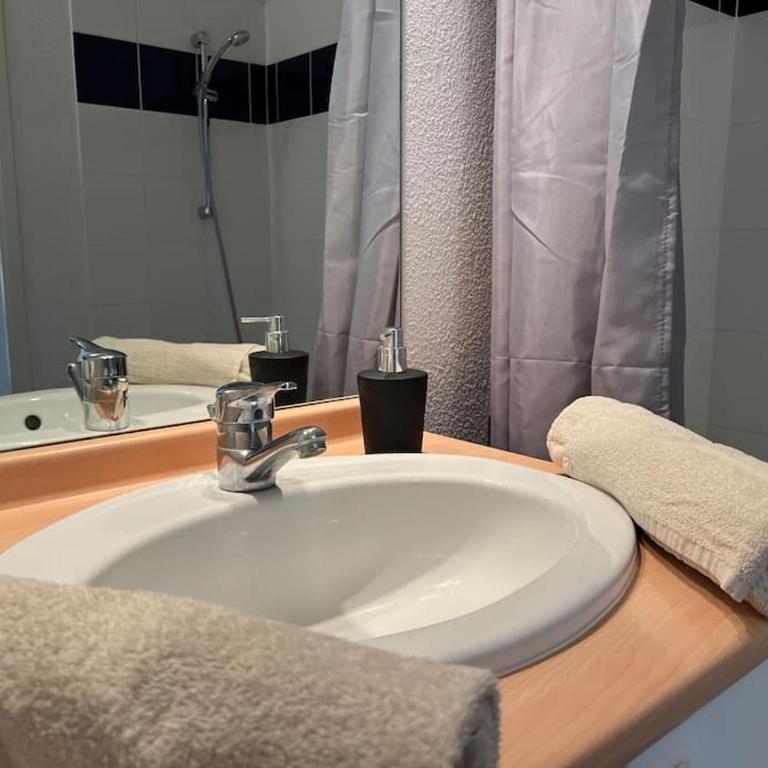 T2 Calme et Paisible Parking Piscine - Apartment mit 1 Schlafzimmer - 21