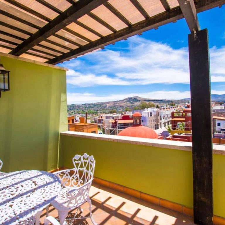 Casa Eugenia, tu hogar en San Miguel de Allende - Three-Bedroom House - 1