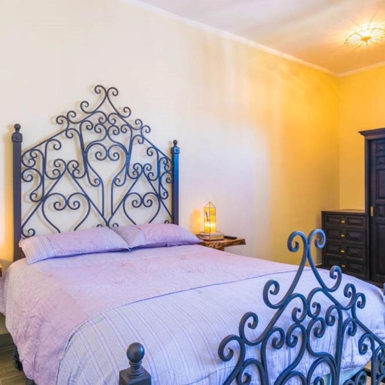 Casa Eugenia, tu hogar en San Miguel de Allende - Three-Bedroom House - 12