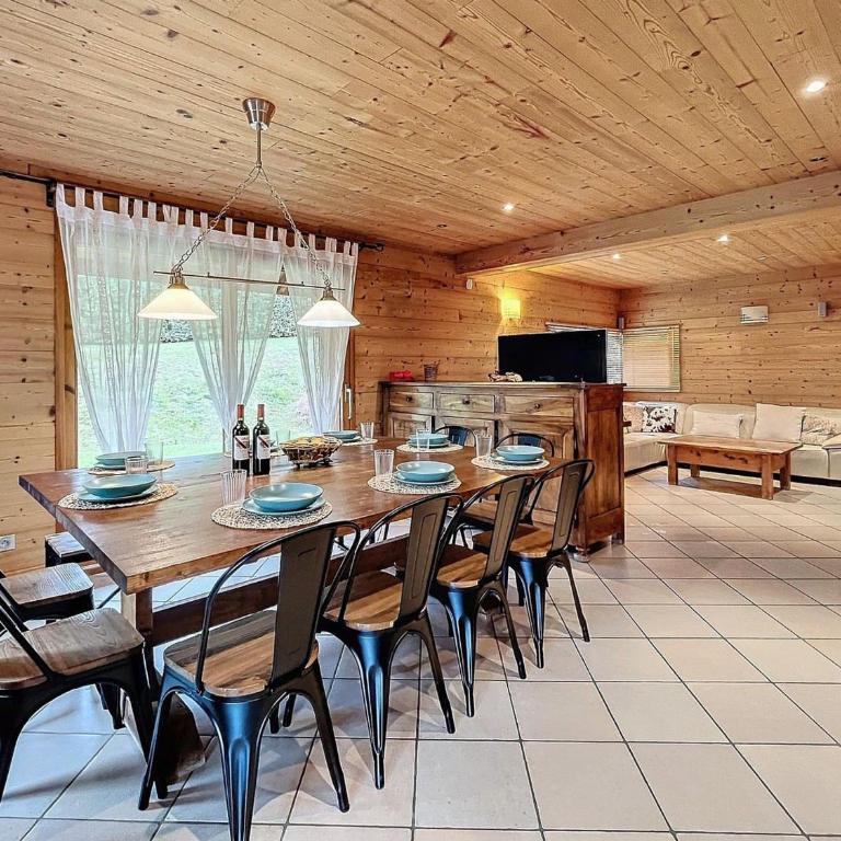 Chalet 4* chaleureux près des pistes avec parking et wifi pour 14 pers - Chalet 3 Chambres - 1