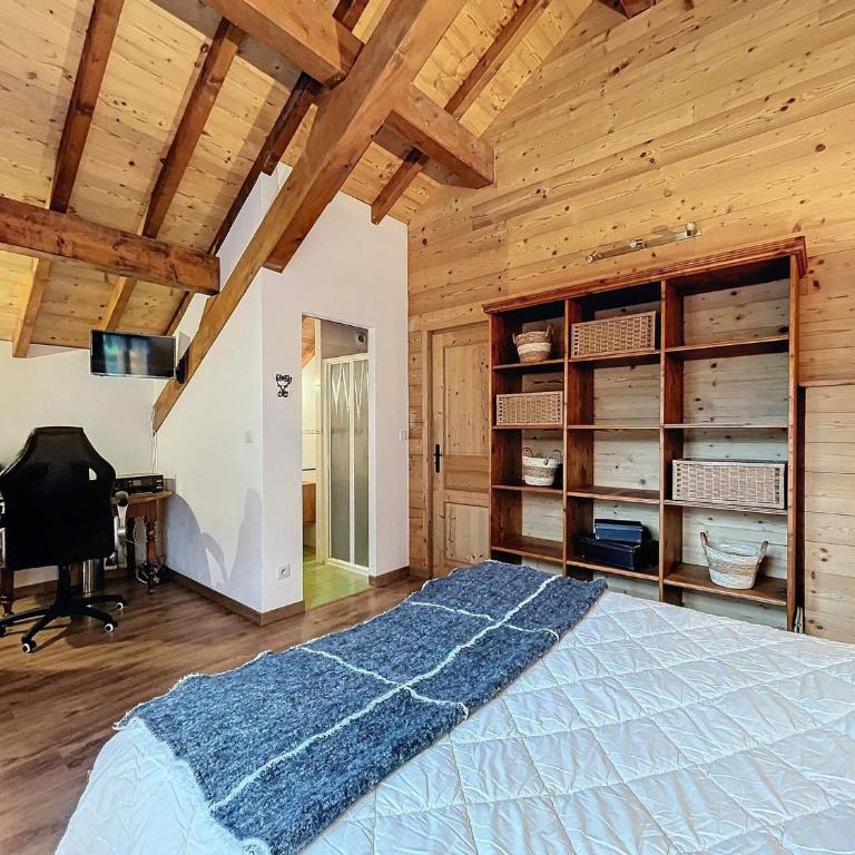 Chalet 4* chaleureux près des pistes avec parking et wifi pour 14 pers - Chalet 3 Chambres - 9