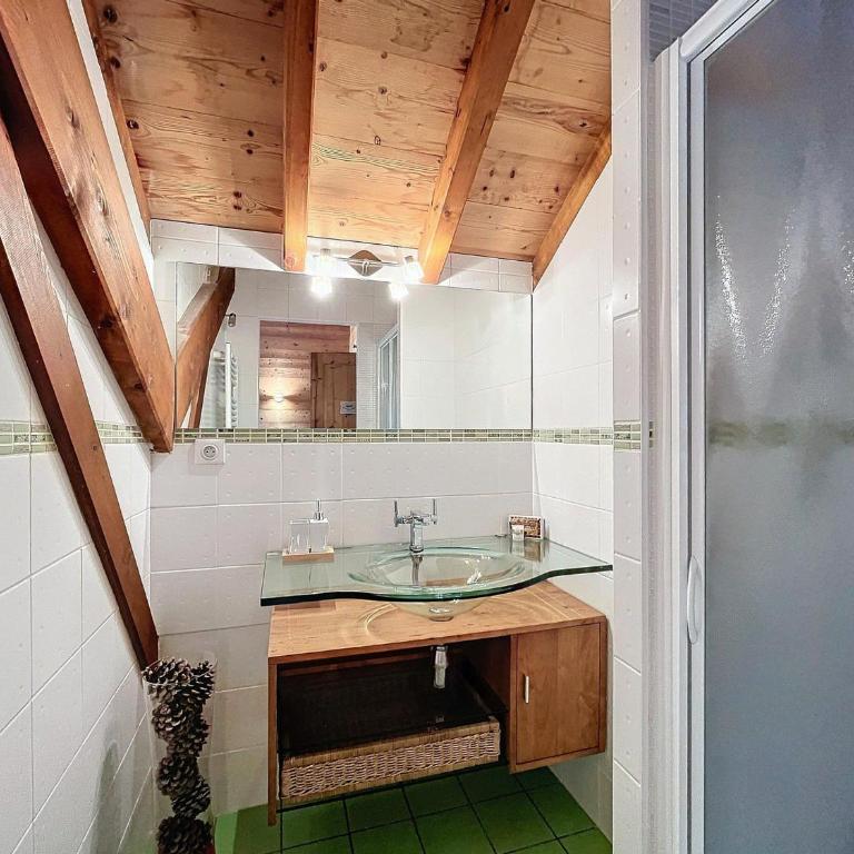 Chalet 4* chaleureux près des pistes avec parking et wifi pour 14 pers - Chalet 3 Chambres - 11