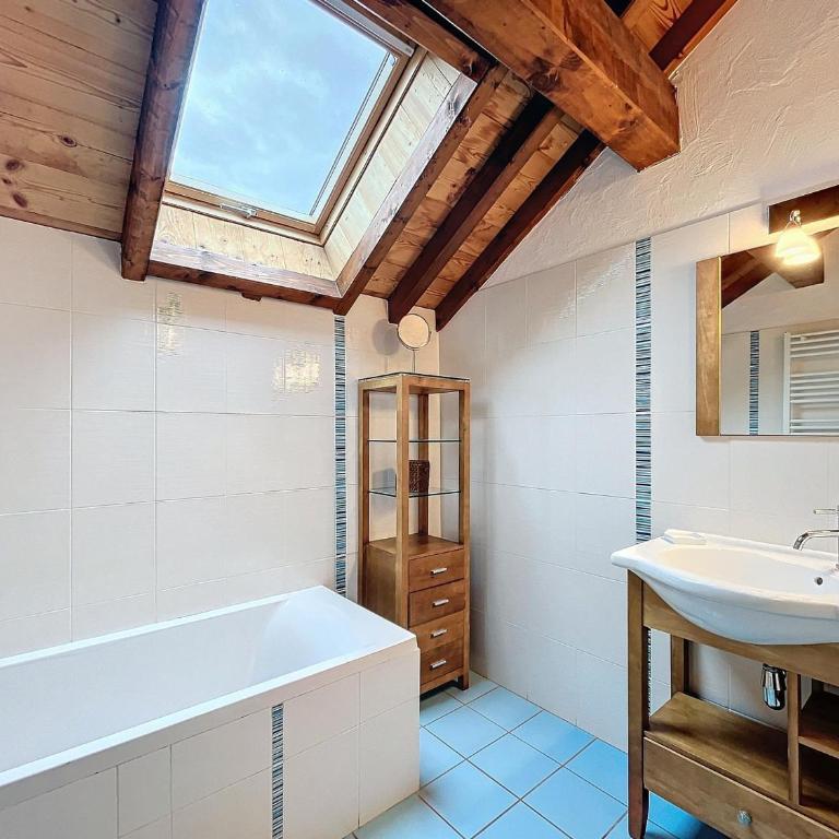 Chalet 4* chaleureux près des pistes avec parking et wifi pour 14 pers - Chalet 3 Chambres - 12