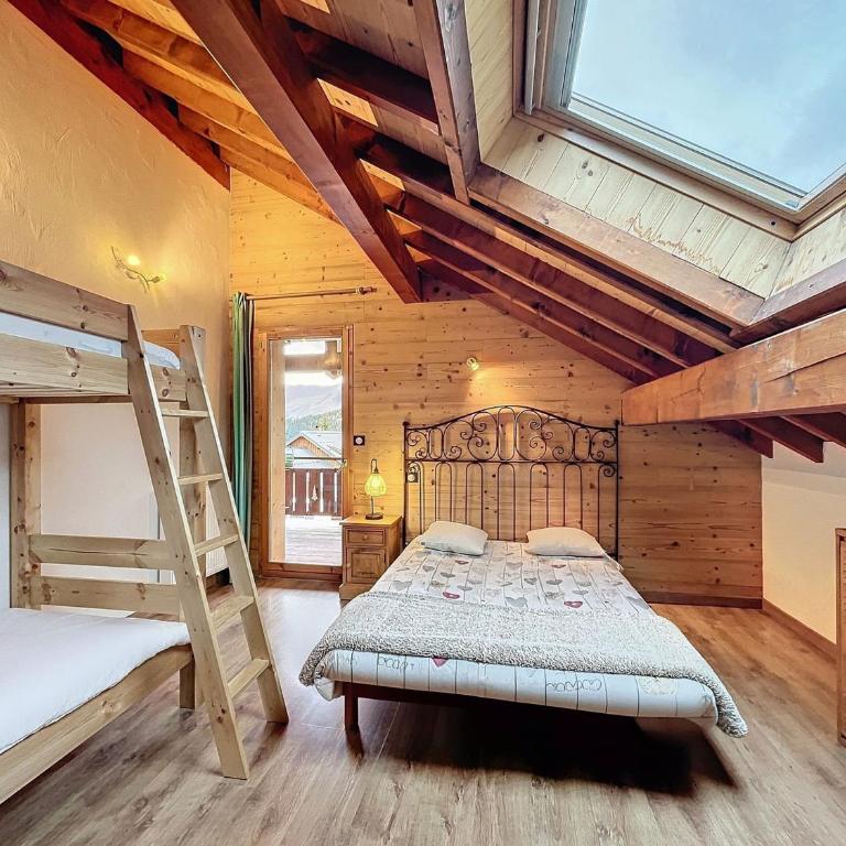 Chalet 4* chaleureux près des pistes avec parking et wifi pour 14 pers - Chalet 3 Chambres - 14