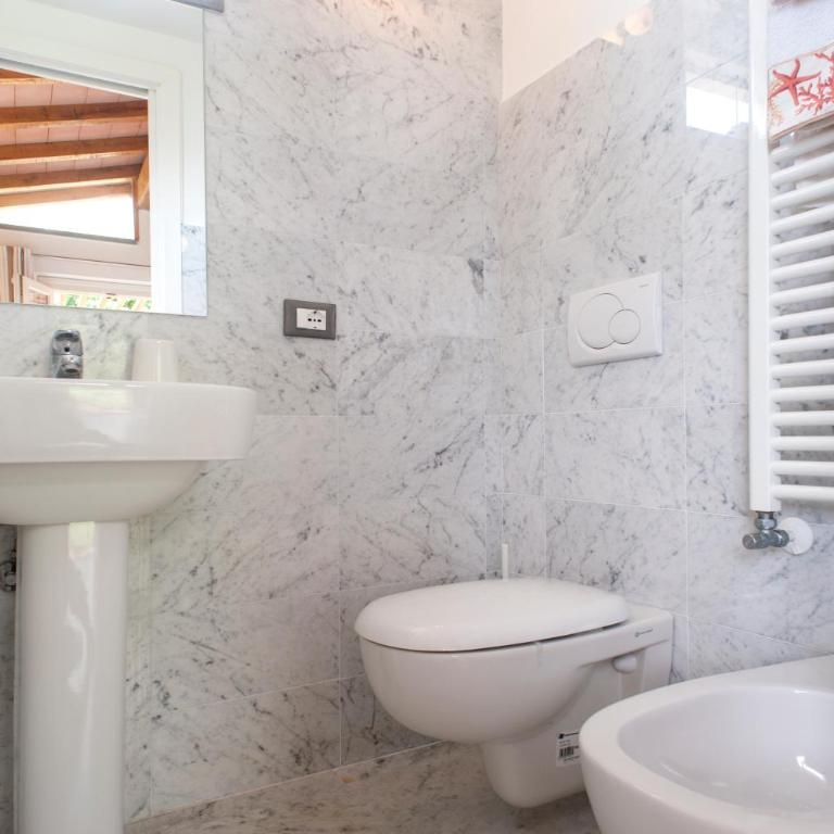 "Ulivi House" inside Le Agavi Private Park, shared Pool, Tennis, 2 AC BDR, 2BTH, parking next home and private garage in Lerici! Cooking Lesson and Wine Tasting - Casa con 2 Camere da Letto - 31
