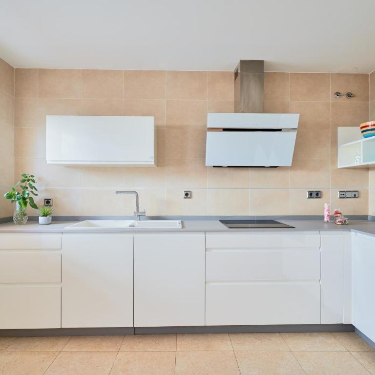 PENTHOUSE NEAR BEACH AND MALAGA TOWN also monthly hire and long term RENTAL CAR AVAILABLE - Casa de 3 dormitorios - 15