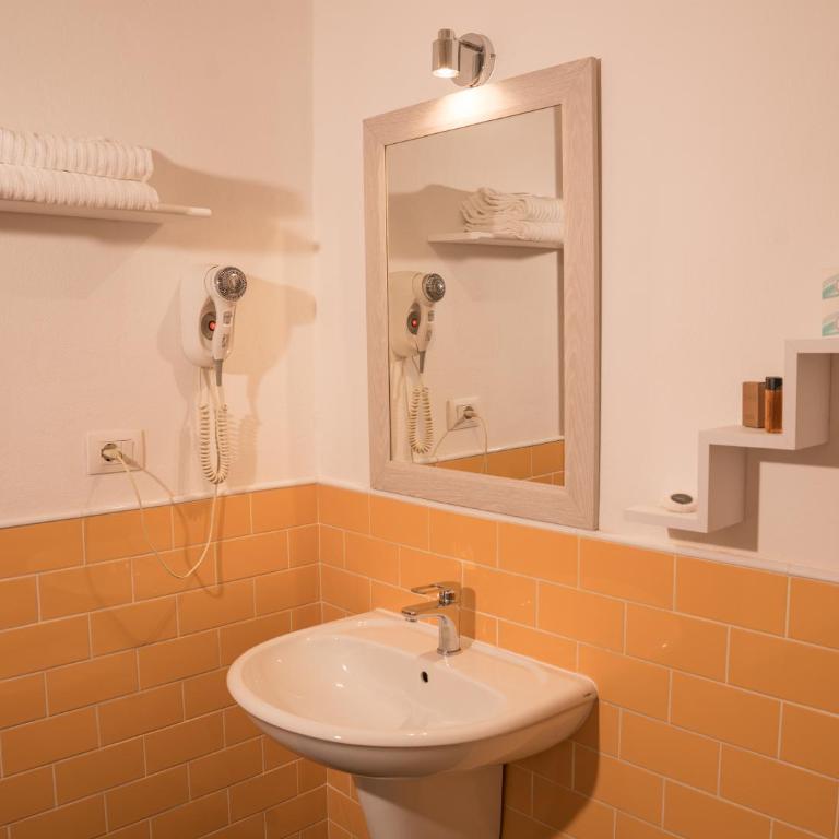 Boutique Hotel Molo Santa Lucia - Camera Standard Matrimoniale/Doppia con Letti Singoli - 2