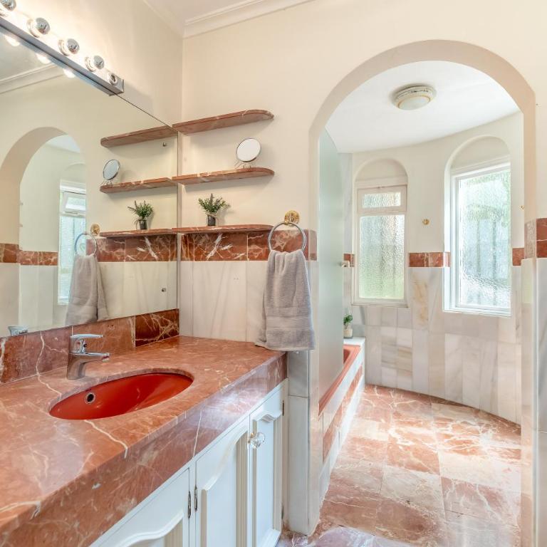4 BDRM Andalusian Villa w Cinema & Sea Views - Villa con piscina privada - 33