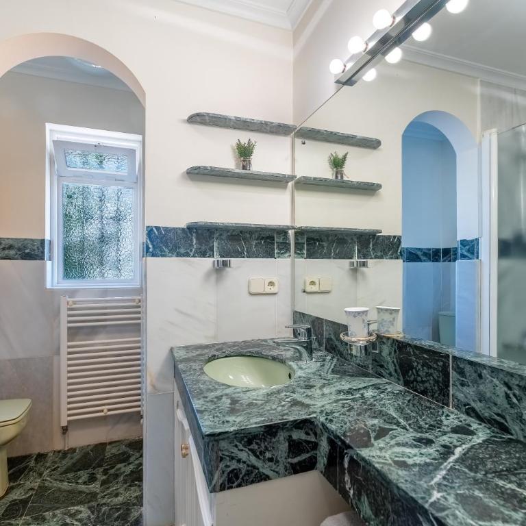 4 BDRM Andalusian Villa w Cinema & Sea Views - Villa con piscina privada - 29