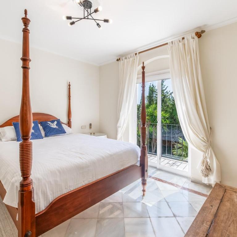 4 BDRM Andalusian Villa w Cinema & Sea Views - Villa con piscina privada - 40