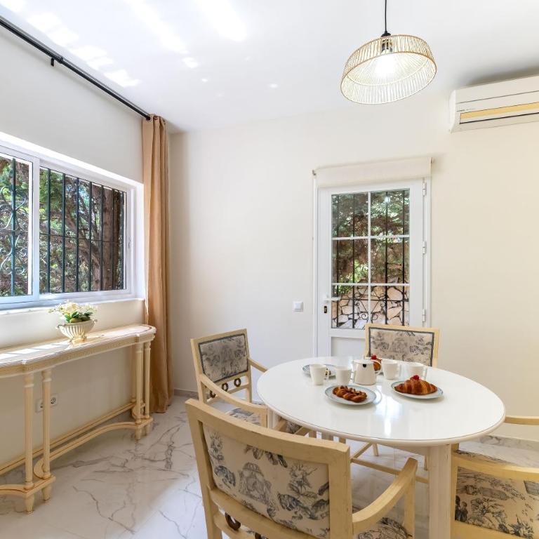 4 BDRM Andalusian Villa w Cinema & Sea Views - Villa con piscina privada - 18