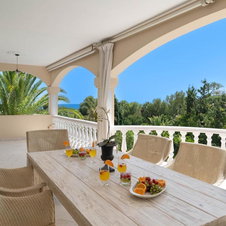 4 BDRM Andalusian Villa w Cinema & Sea Views - Villa con piscina privada - 8