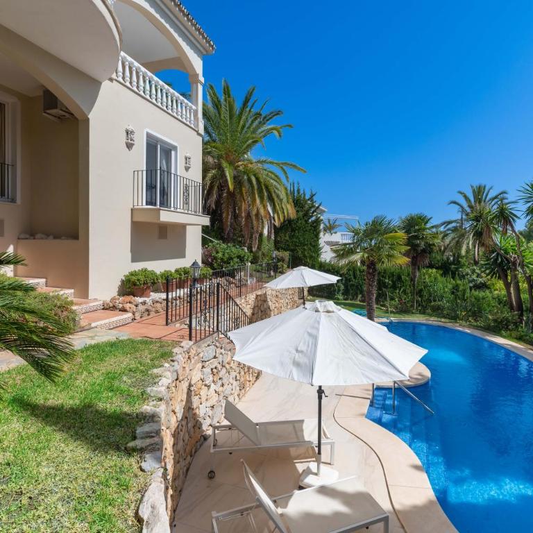 4 BDRM Andalusian Villa w Cinema & Sea Views - Villa con piscina privada - 3