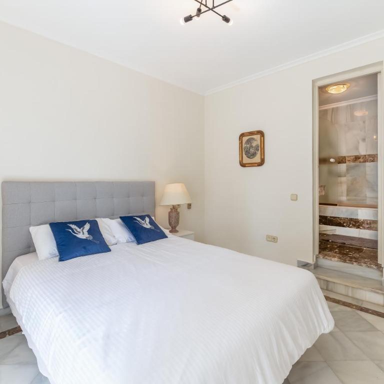 4 BDRM Andalusian Villa w Cinema & Sea Views - Villa con piscina privada - 31