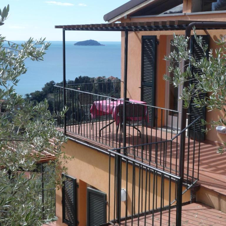 "Ulivi House" inside Le Agavi Private Park, shared Pool, Tennis, 2 AC BDR, 2BTH, parking next home and private garage in Lerici! Cooking Lesson and Wine Tasting - Casa con 2 Camere da Letto - 22