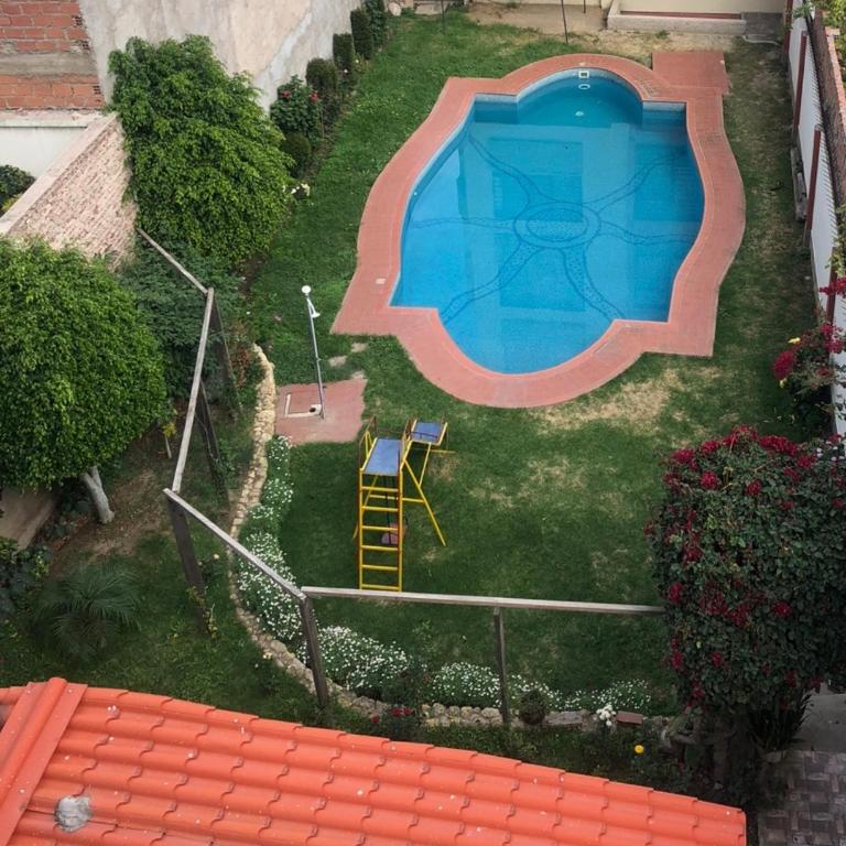 Amplio depto,parqueo,zona exclusiva - Three-Bedroom Apartment - 3