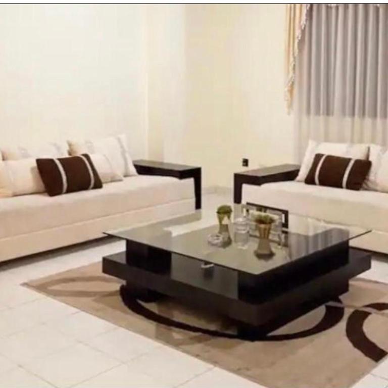 Amplio depto,parqueo,zona exclusiva - Three-Bedroom Apartment - 1