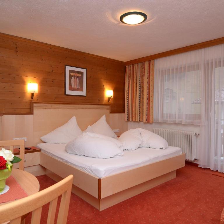 Hotel Garni DIAS - Doppelzimmer mit Zustellbett - 7