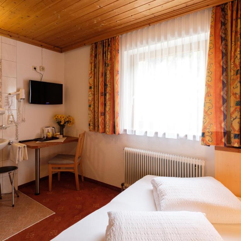 Hotel Garni DIAS - Einzelzimmer mit Dusche - 4