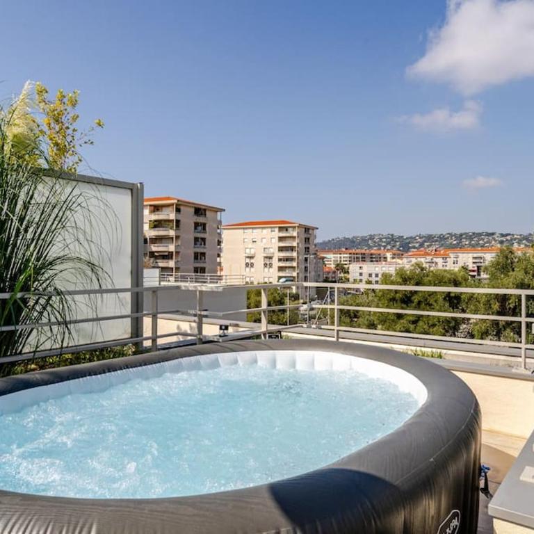 Newly Built Apartment with Pool, Walk to the Beach - Appartement - 1
