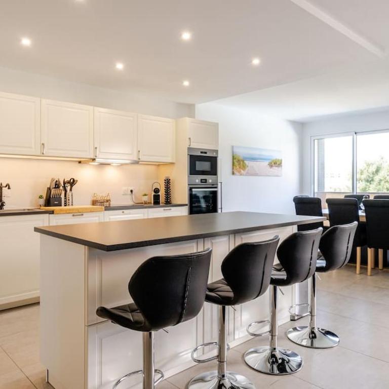 Newly Built Apartment with Pool, Walk to the Beach - Appartement - 36