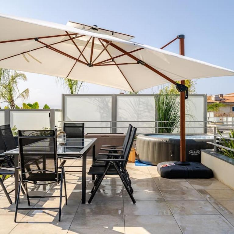Newly Built Apartment with Pool, Walk to the Beach - Appartement - 24