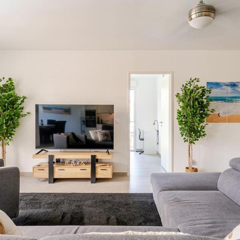 Newly Built Apartment with Pool, Walk to the Beach - Appartement - 23
