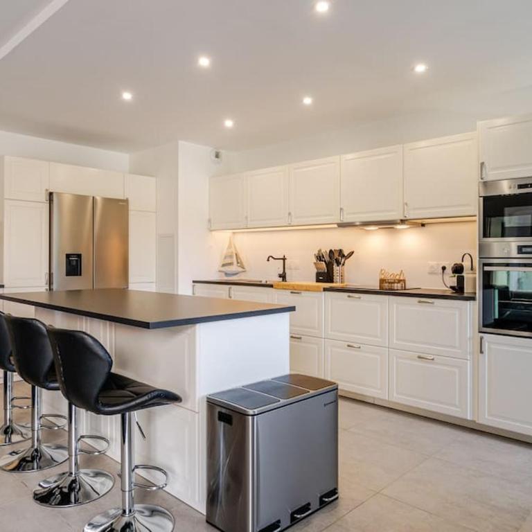 Newly Built Apartment with Pool, Walk to the Beach - Appartement - 19