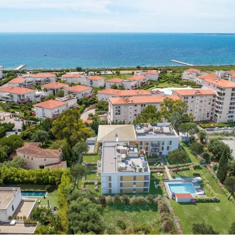 Newly Built Apartment with Pool, Walk to the Beach - Appartement - 4