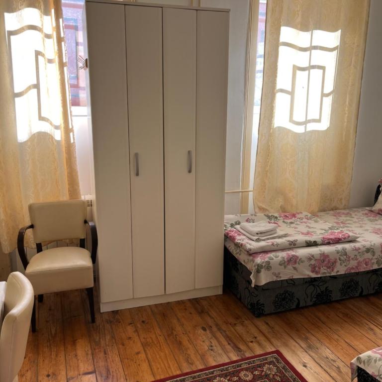 Sobe sa sopstvenim KUPATILOM Private rooms bathroom In CENTER - Basic Triple Room - 11