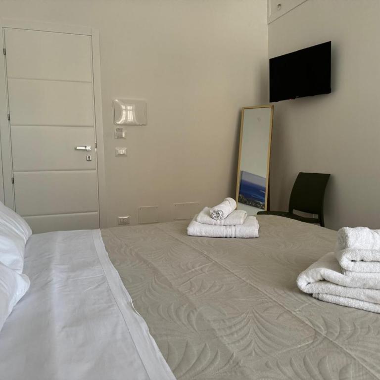 Palermo Mia - Double Room with Private Bathroom - 9