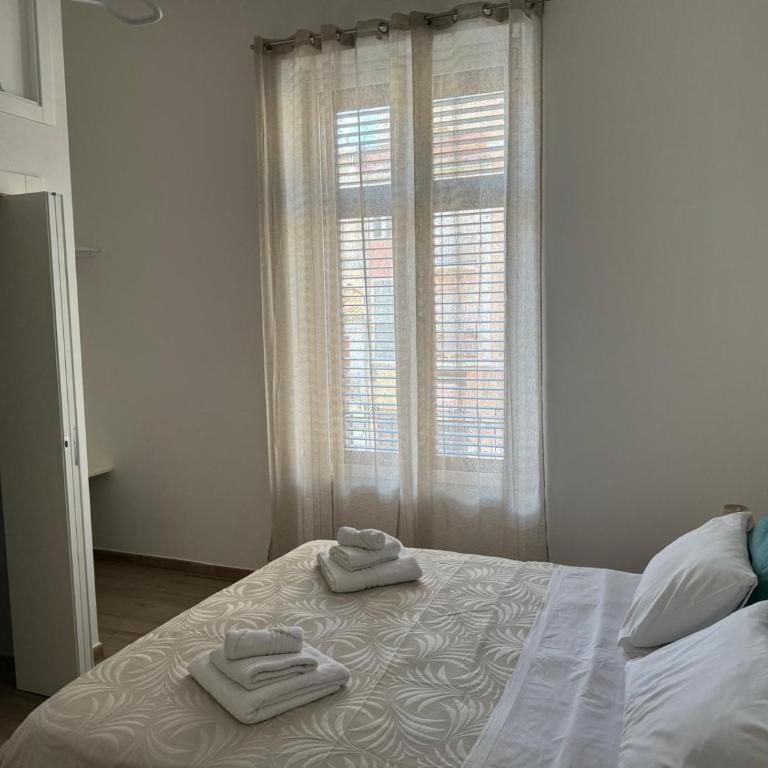 Palermo Mia - Double Room with Private Bathroom - 11