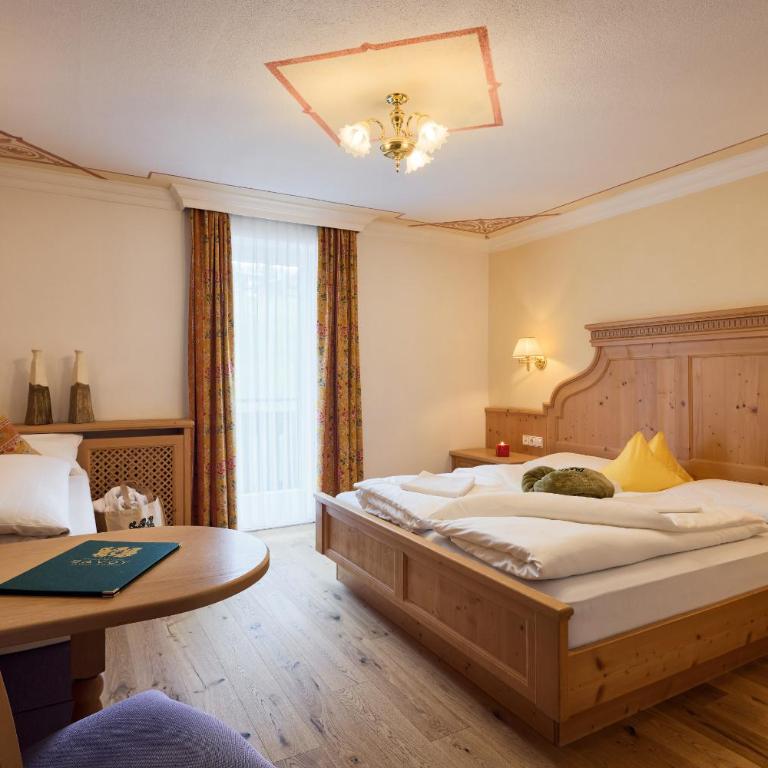 Dolomites Wellness Hotel Savoy - Habitación Triple - 2