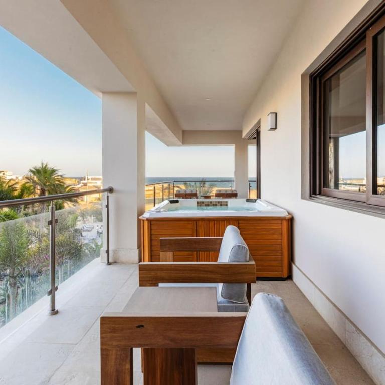 Beachfront Condo - Hot Tub - Apartamento - 4
