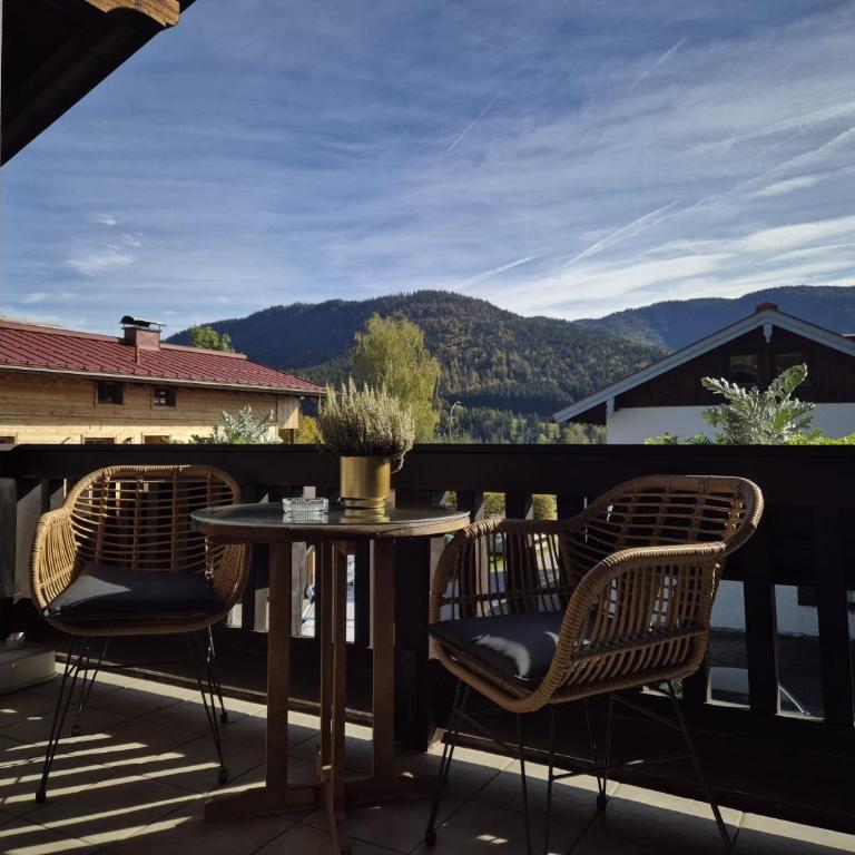 Alpenflair Apartments - Deluxe Doppelzimmer mit Balkon - 12