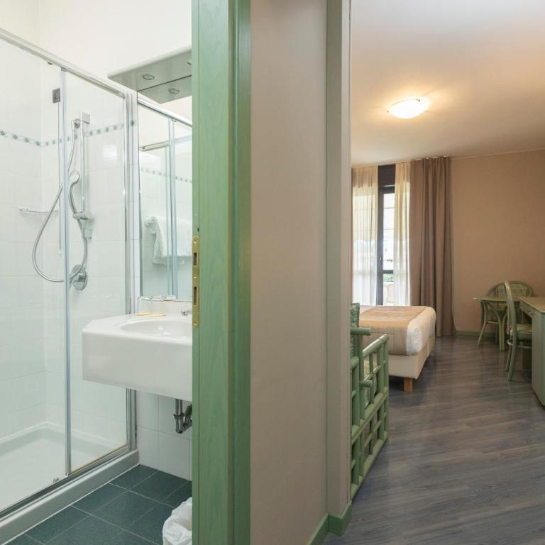 Hotel Berta - Camera Familiare Standard - 8