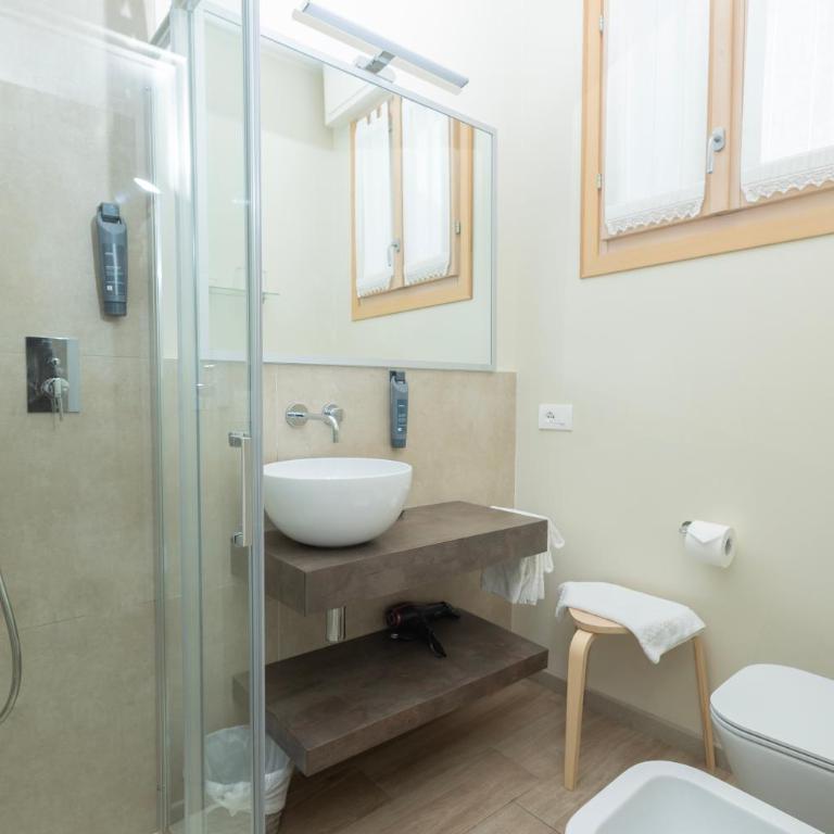 Hotel Berta - Matrimoniale Comfort con Balcone e Vista Lago - 10