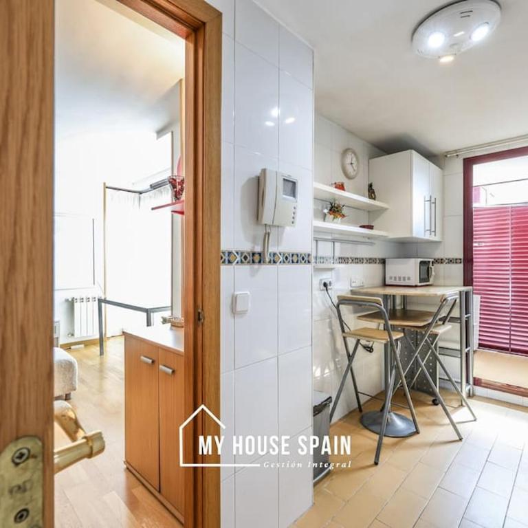 MyHouseSpain - Apartamento con Parking Caja Mágica - Apartamento de 1 dormitorio - 5