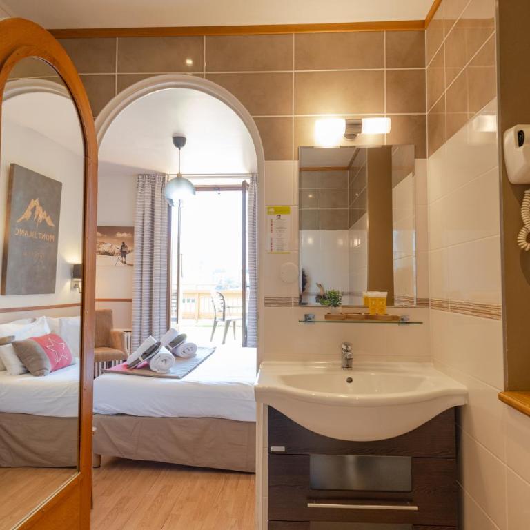 Chalet Hôtel La Sapinière - Chambre Double - Vue sur Aiguille du Midi - 9