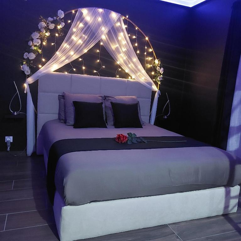 LA NUIT DES SECRETS Love Room 4 étoiles avec Jacuzzi et Sauna - Maison 1 Chambre - 10