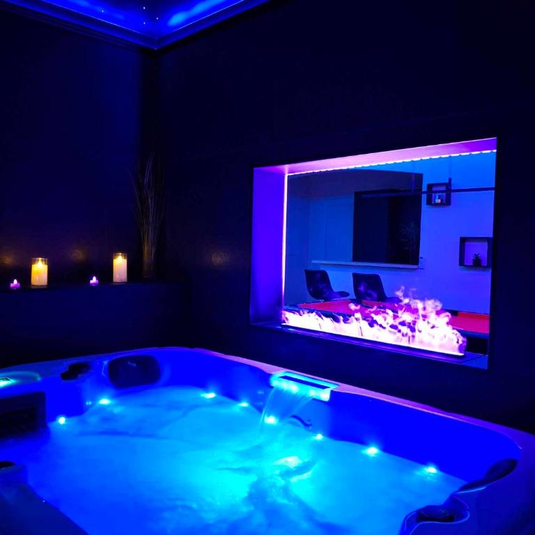 LA NUIT DES SECRETS Love Room 4 étoiles avec Jacuzzi et Sauna - Maison 1 Chambre - 2