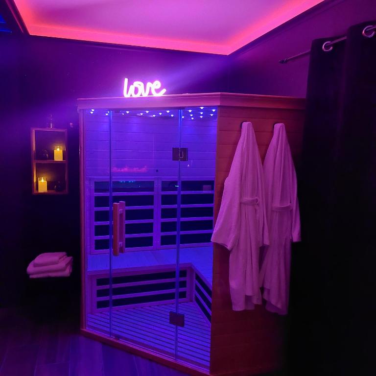LA NUIT DES SECRETS Love Room 4 étoiles avec Jacuzzi et Sauna - Maison 1 Chambre - 7
