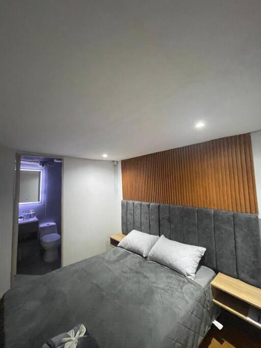 Exclusivo Apartaloft Privado frente Parque Lleras - Apartamento de 2 dormitorios - 23