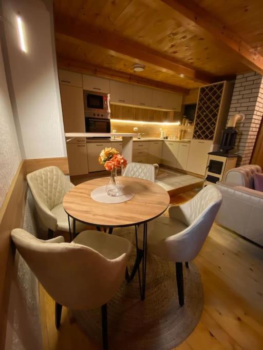 Brvnara Bajka Kolašin - Kuća sa 3 Spavaće Sobe - 14