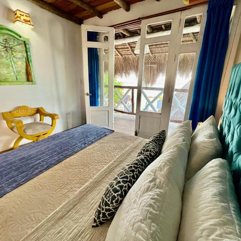 Mira Mira Beach - Deluxe Double Room with Balcony and Sea View - 7