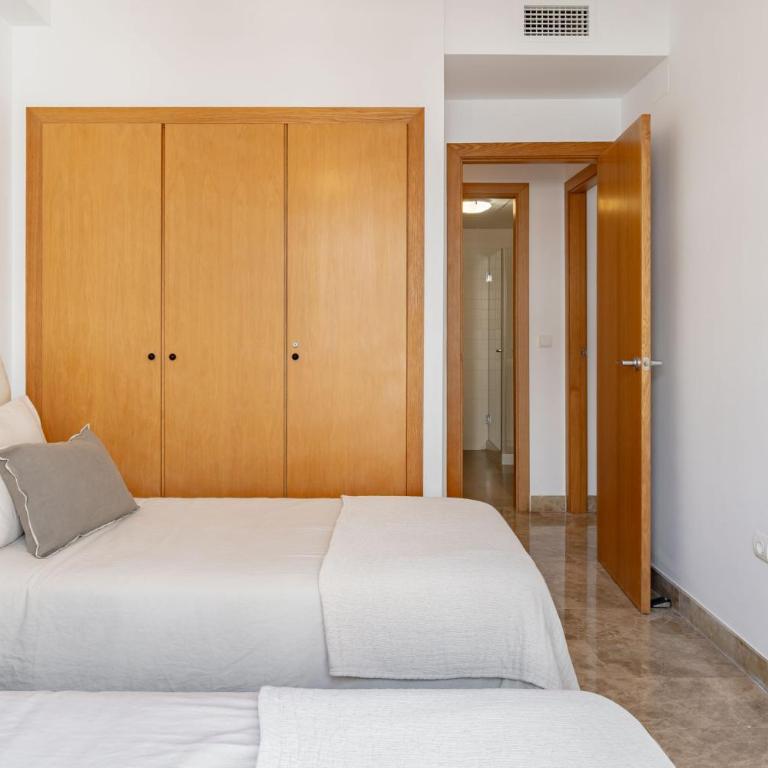 Charming Estepona Apartment with Spacious Terrace, Pool and Beach Nearby - Apartamento - 8
