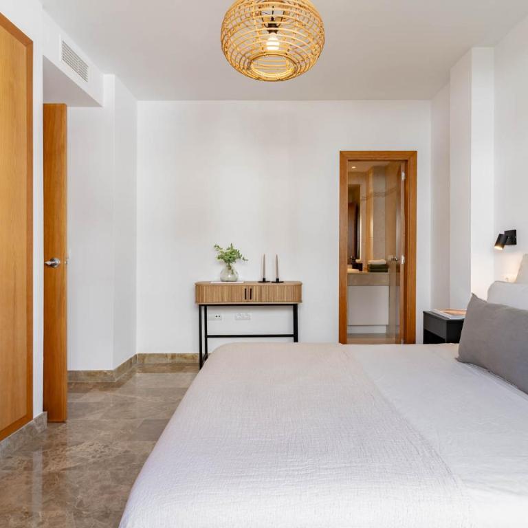 Charming Estepona Apartment with Spacious Terrace, Pool and Beach Nearby - Apartamento - 12